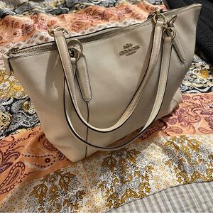 Coach Ava Beige/Shimmer Leather Vintage Tote Bag